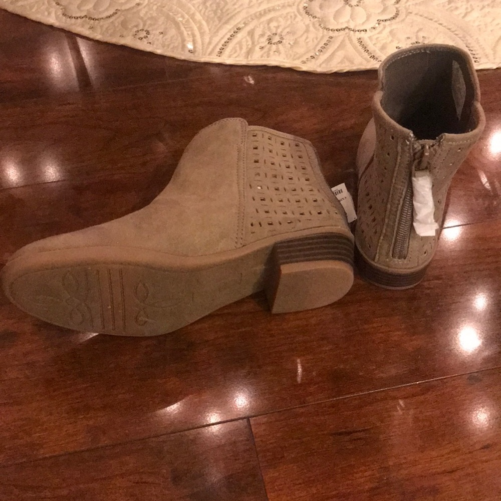 Booties - Picture 4 of 4